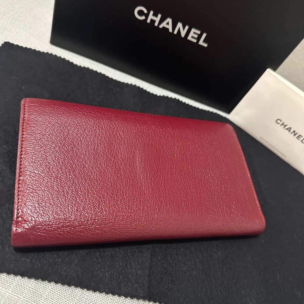 (SALE) Rare Find! CHANEL Wine Color Silver Interlocking CC Wallet - Picture 6 of 17